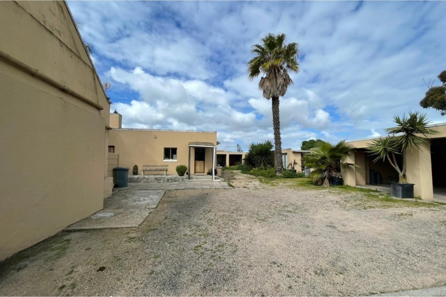 5 Bedroom Property for Sale in Stompneus Bay Western Cape